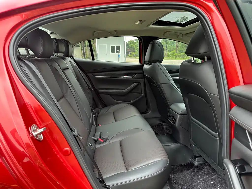 Mazda 3 Axela 2019 — фото 23