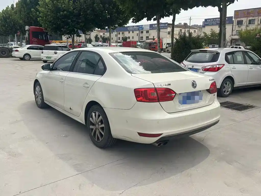 Volkswagen Sagitar 2013