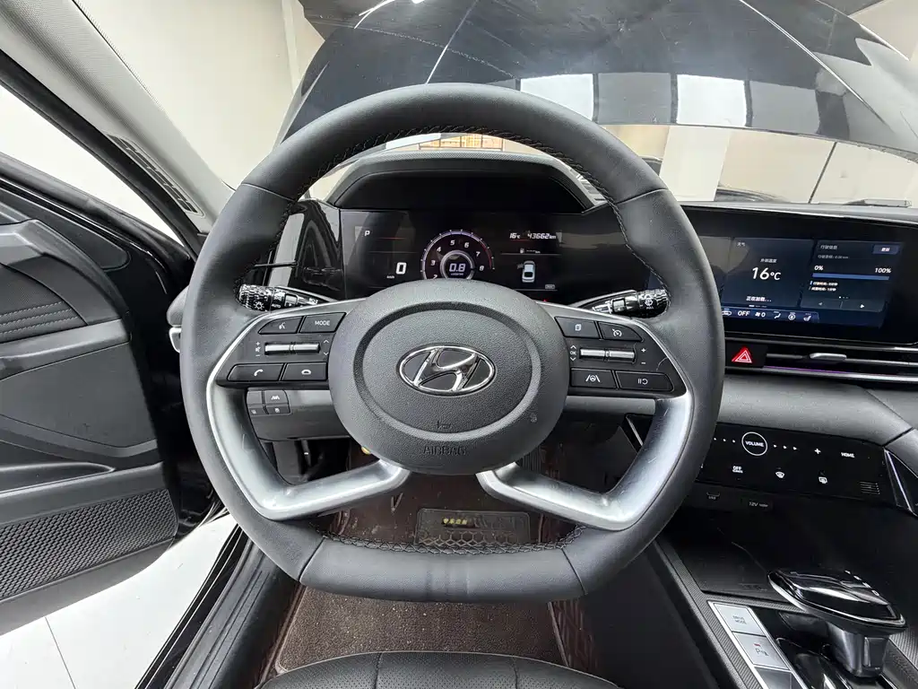 Hyundai Elantra 2022 — фото 10