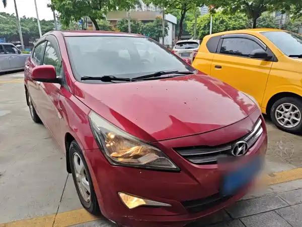 Hyundai Accent 2015