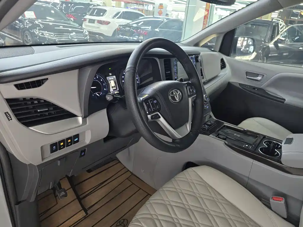 Toyota Sienna 2020 — фото 10