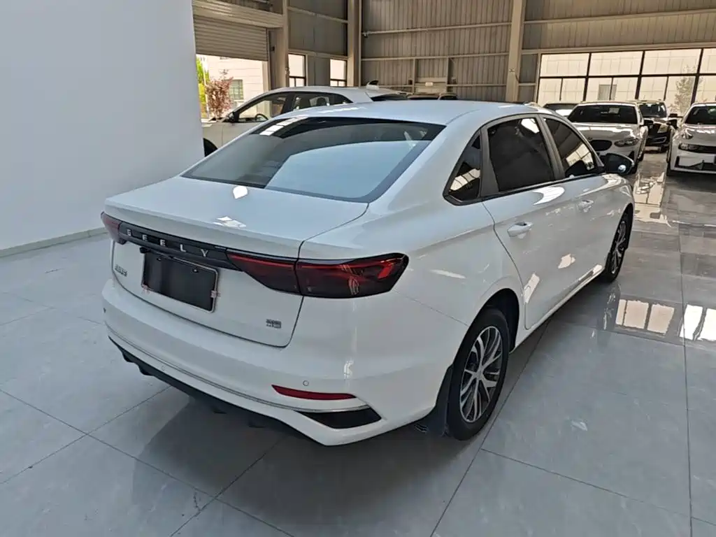 Geely Emgrand 2024