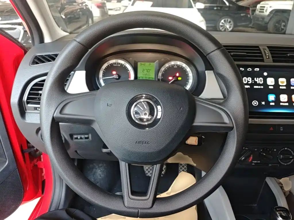 Skoda Fabia 2018 — фото 11