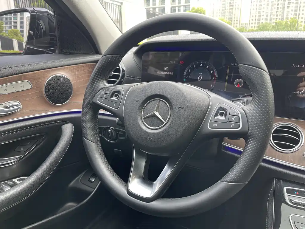 Mercedes-Benz E-Class 2017 — фото 12