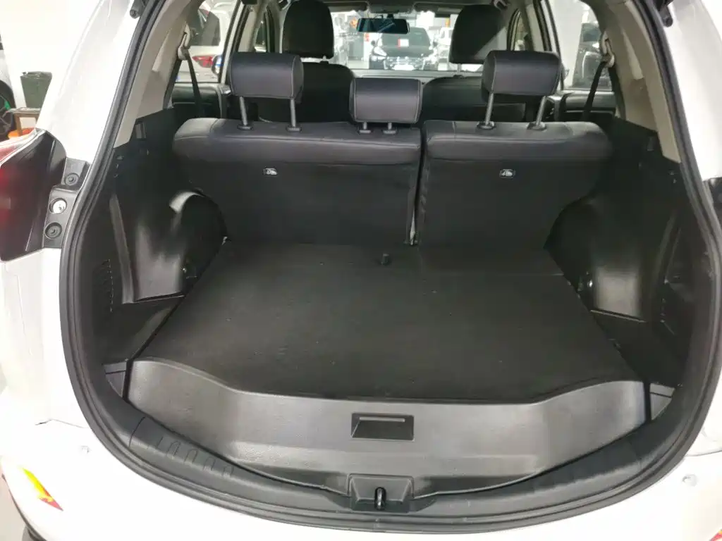 Toyota RAV4 2019 — фото 19