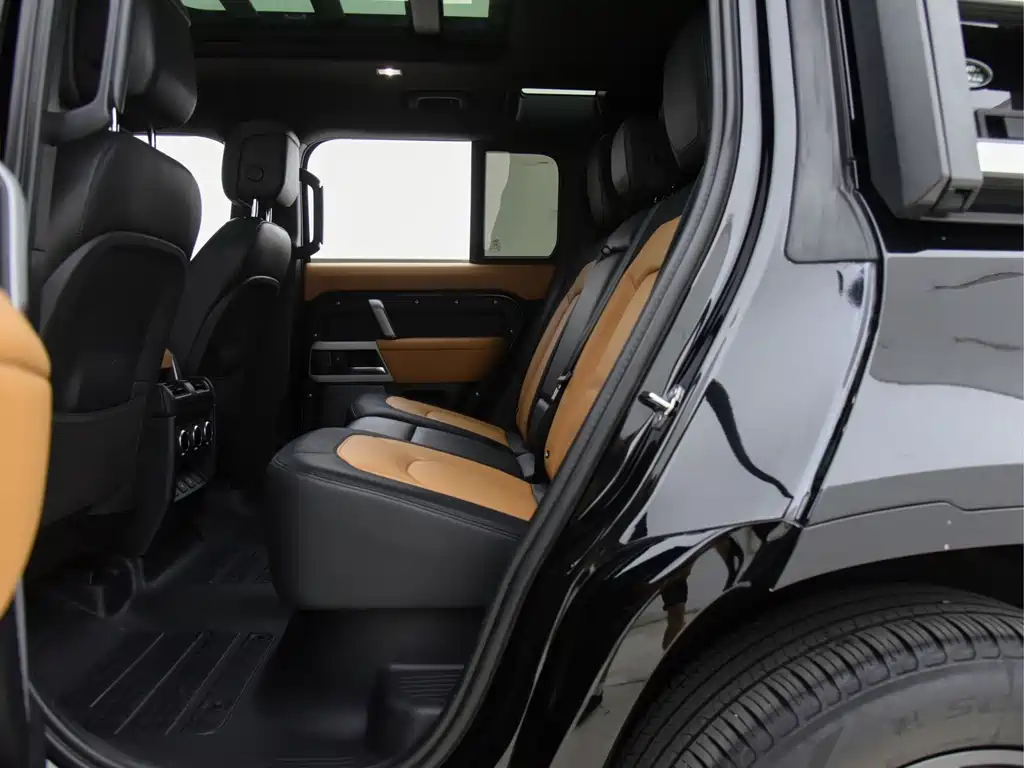 Land Rover Defender 2024 — фото 30