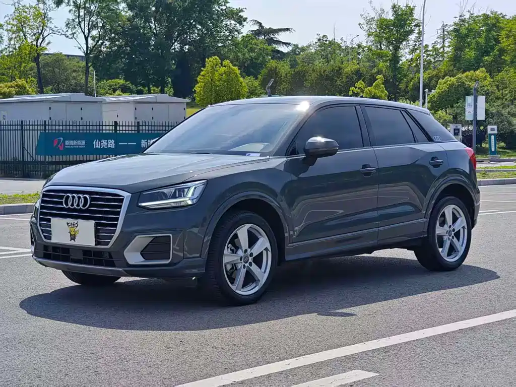 Audi Q2L 2021 — фото 1