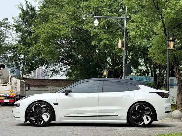 Zeekr 001 2022