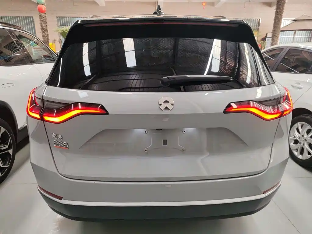 NIO ES8 2022