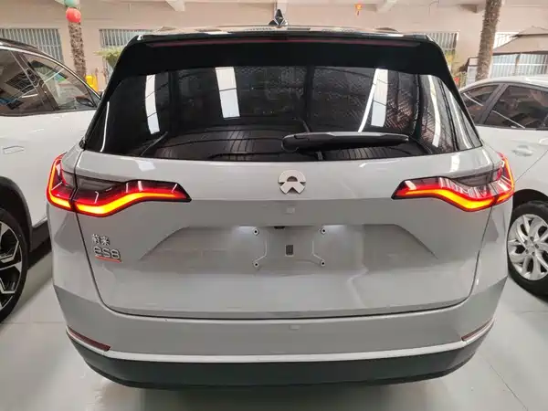 NIO ES8 2022