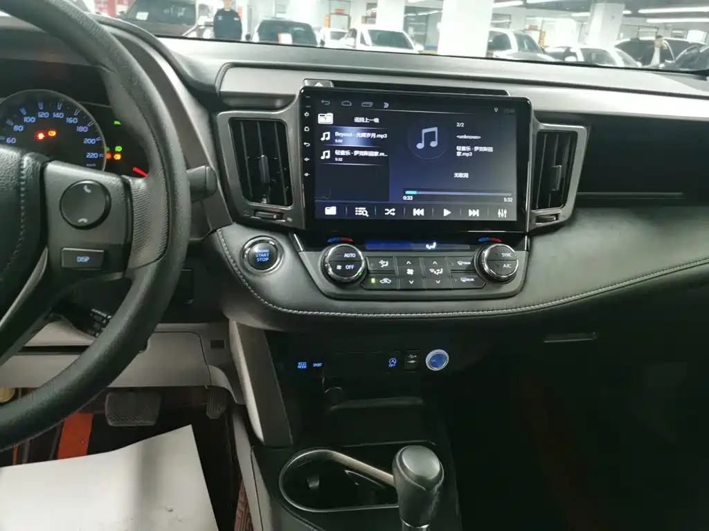 Toyota RAV4 2019 — фото 13