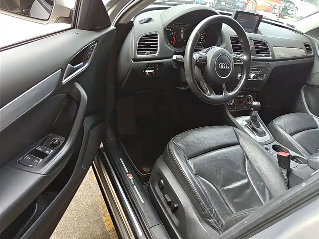 Audi Q3 2015 — фото 16