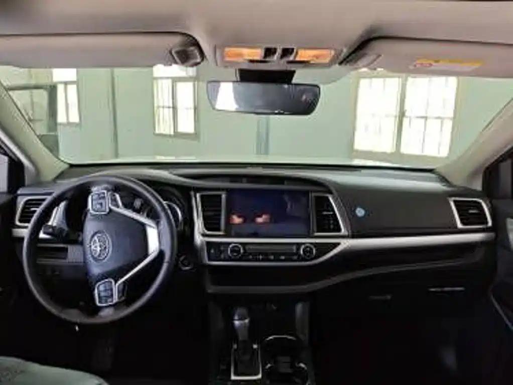 Toyota Highlander 2018 — фото 17