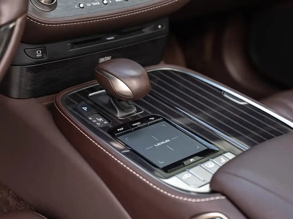 Lexus LS 2018 — фото 15