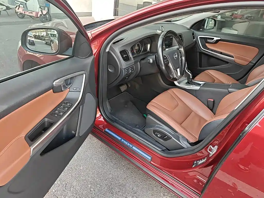 Volvo S60 2015 — фото 16