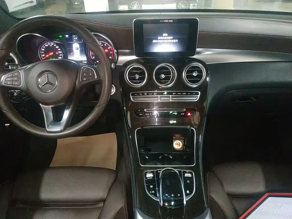 Mercedes-Benz GLC 2018 — фото 12