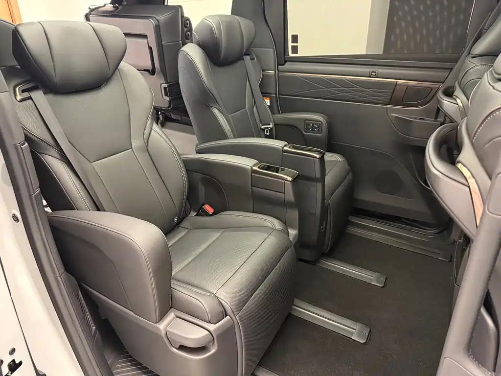 Toyota Alphard 2025 — фото 9