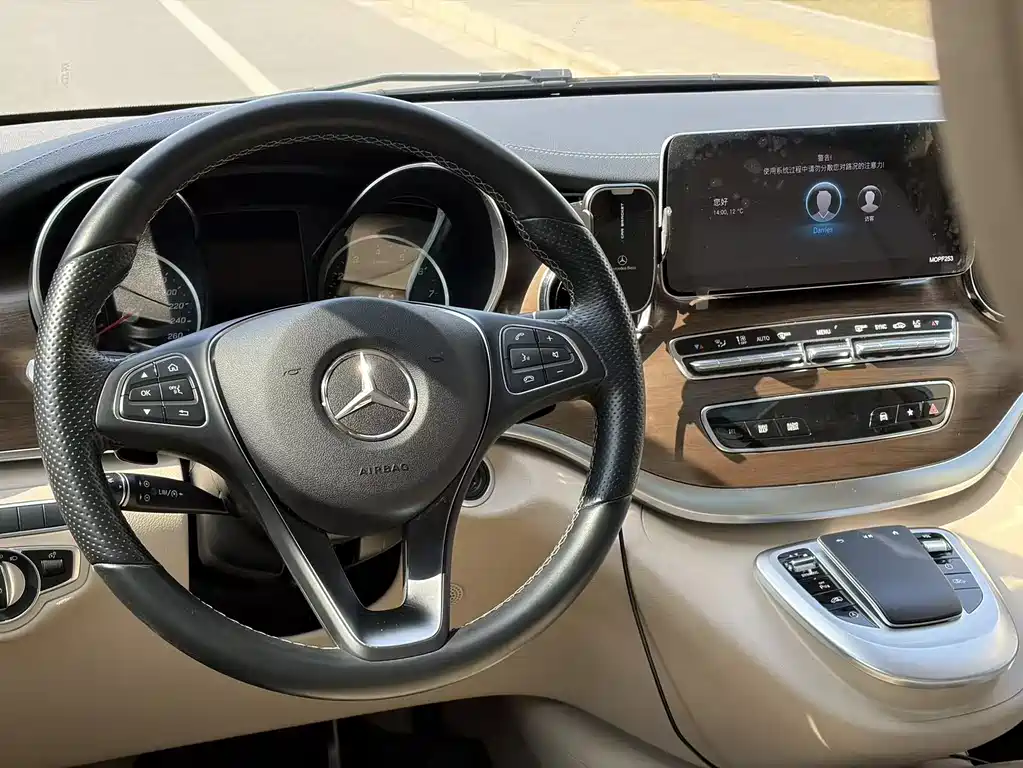 Mercedes-Benz V-Class 2021 — фото 16