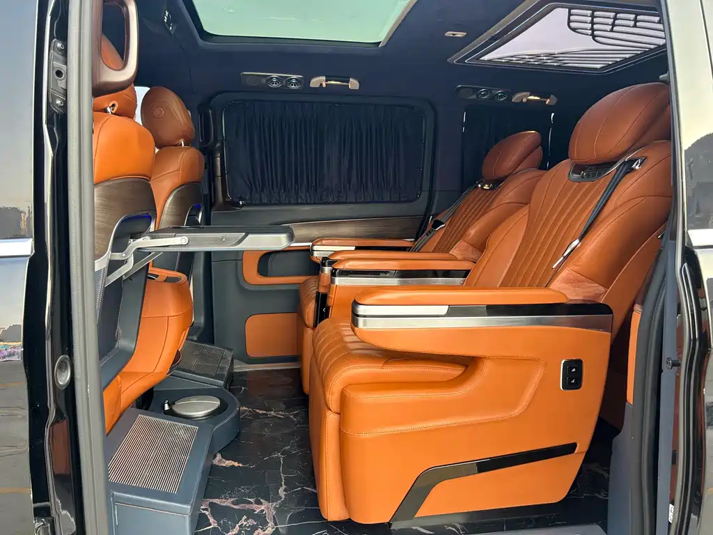 Mercedes-Benz V-Class 2023 — фото 18
