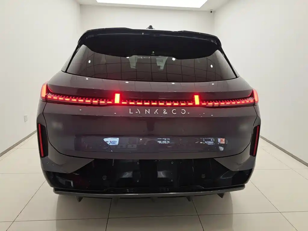 Lynk & Co 08 EM-P 2025