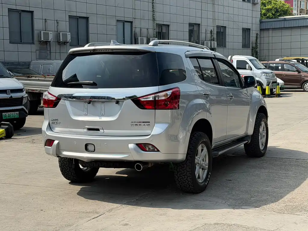 Isuzu Mu-X Shepherd 2017 — фото 11