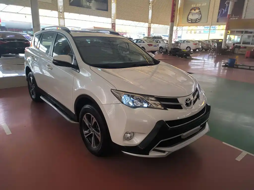 Toyota RAV4 2015 — фото 22