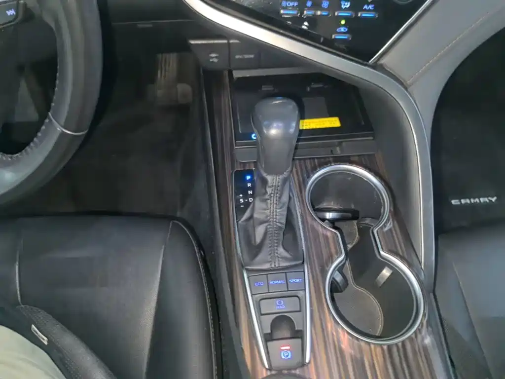Toyota Camry 2019 — фото 14