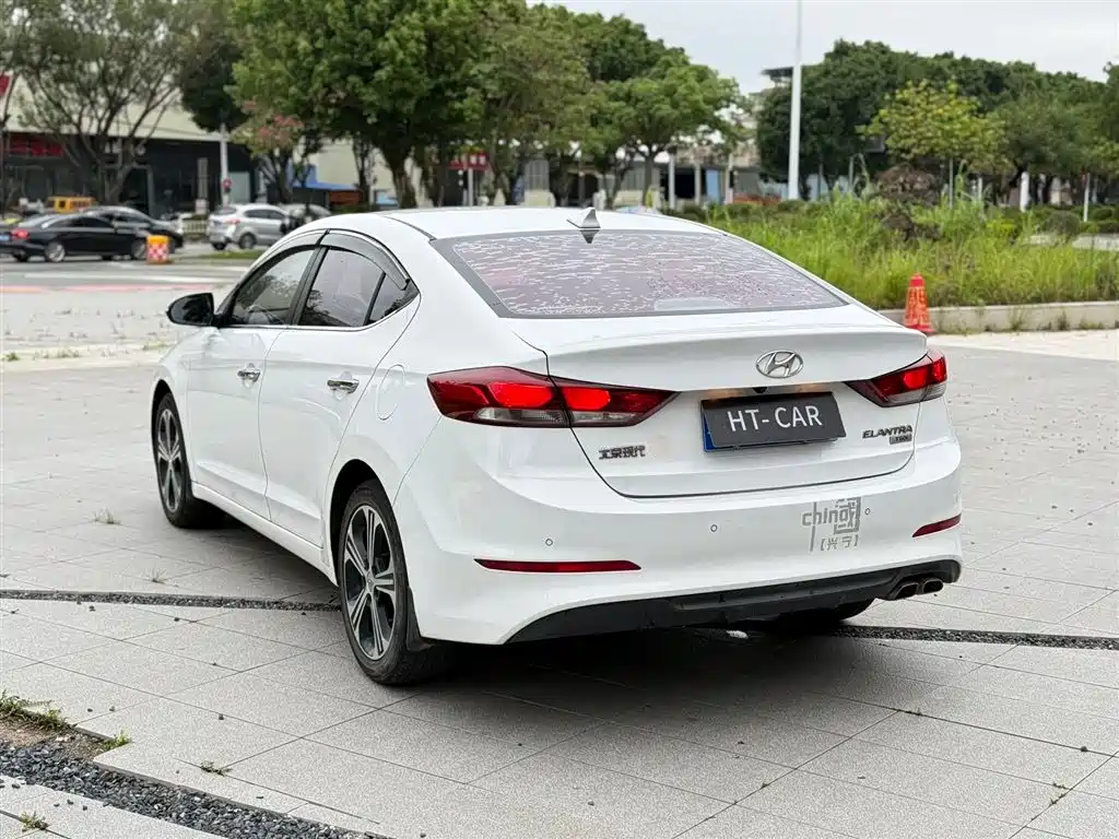 Hyundai Elantra 2019 — фото 4