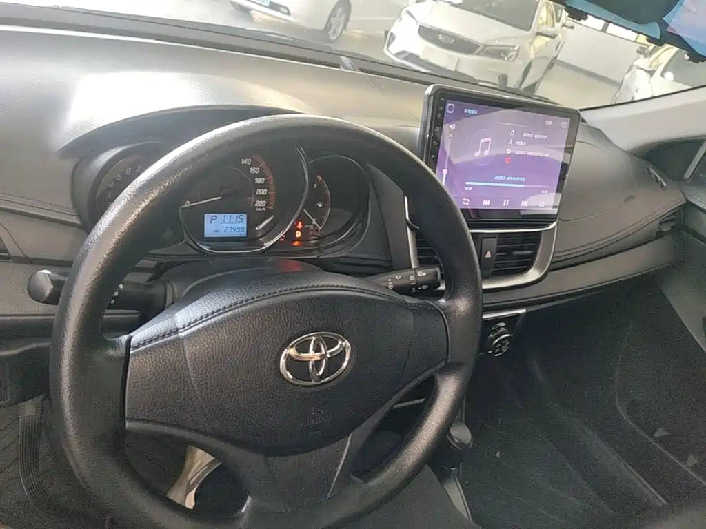 Toyota Yaris L 2021 — фото 10