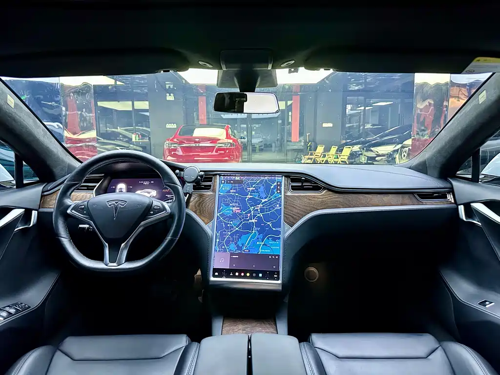 Tesla Model S 2018 — фото 15