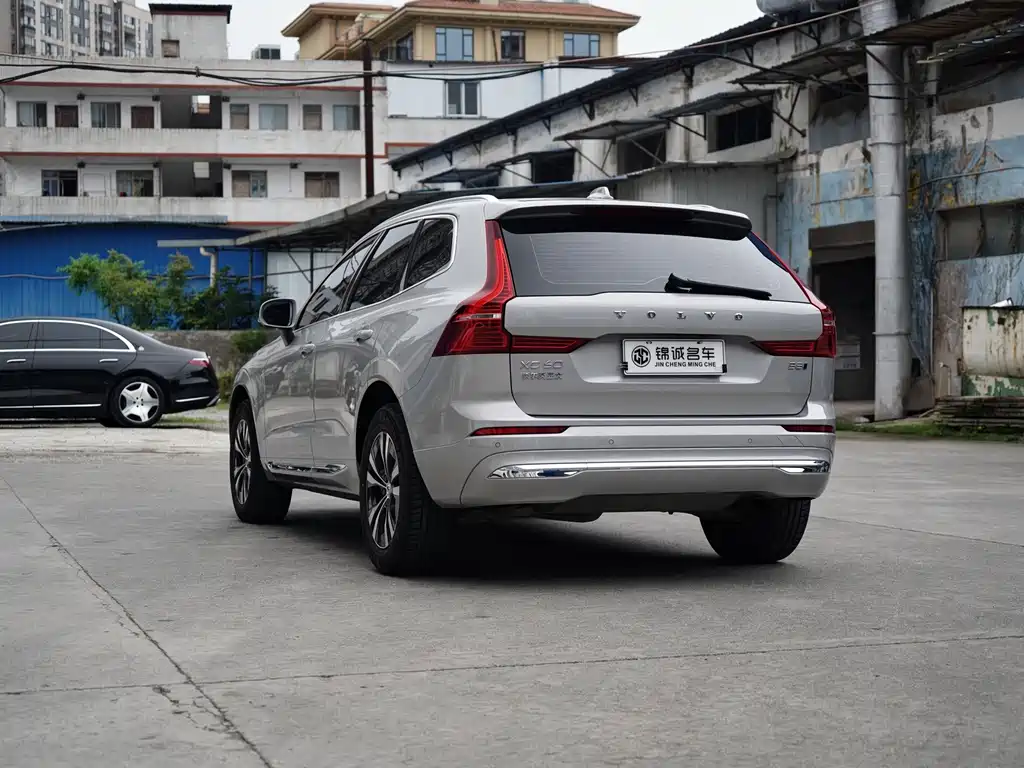 Volvo XC60 2022 — фото 14