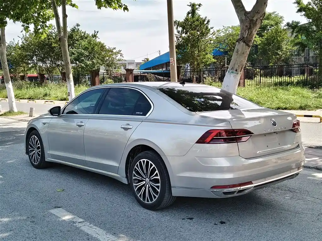 Volkswagen Phideon 2018 — фото 5