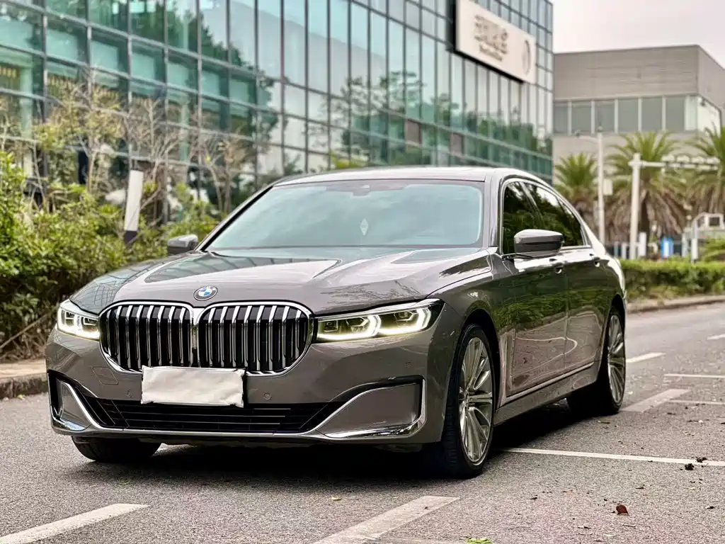 BMW 7 Series 2020 — фото 1