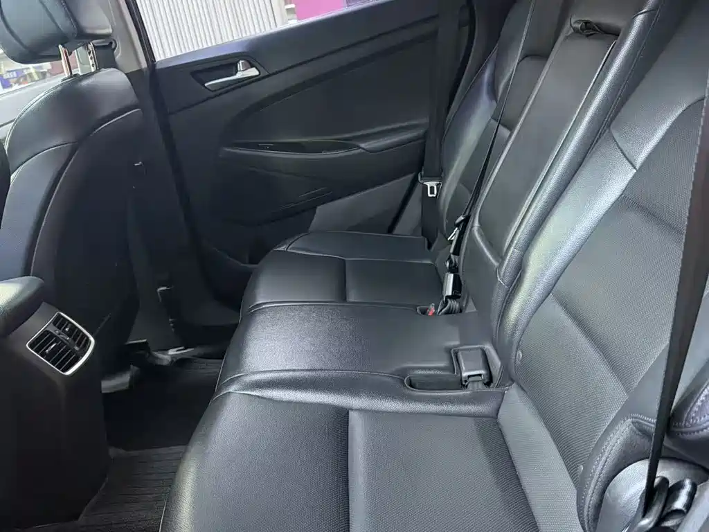 Hyundai Tucson 2017 — фото 12
