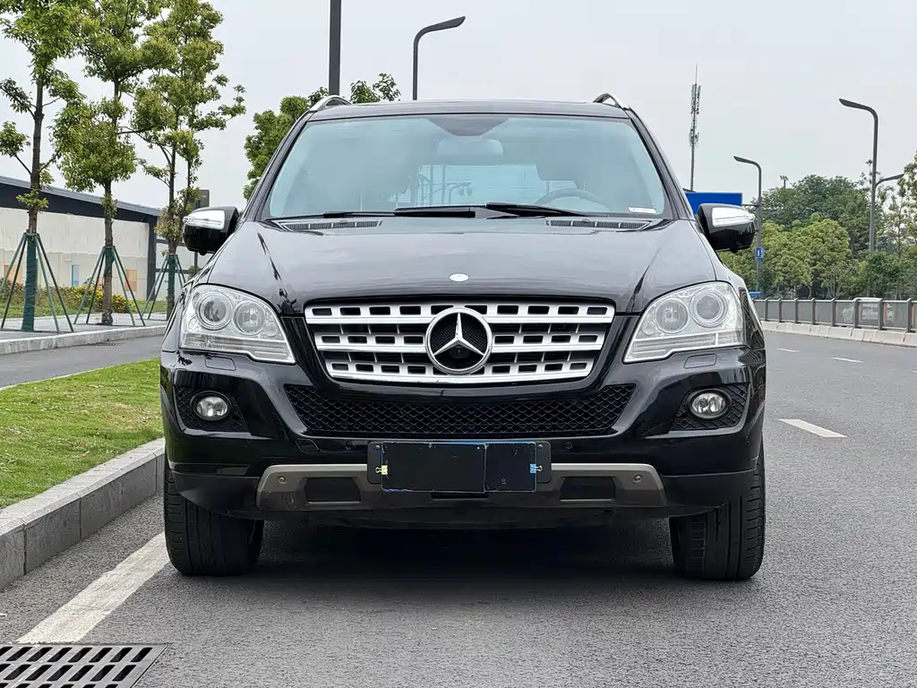 Mercedes-Benz M-Class 2010 — фото 2