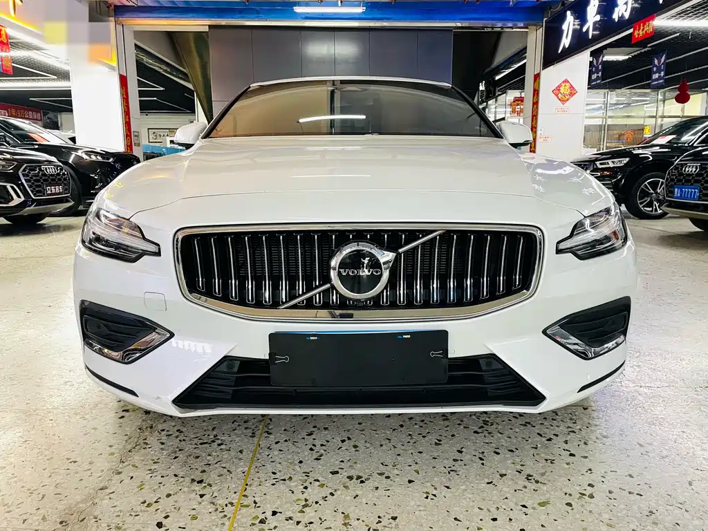Volvo S60 2025