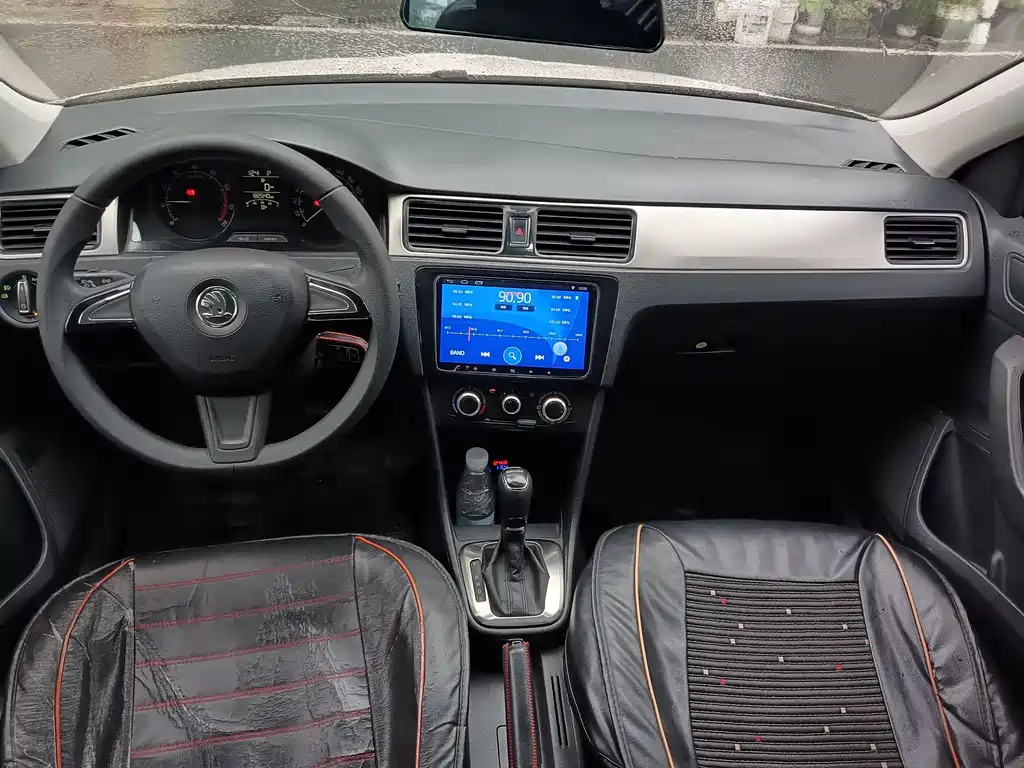 Skoda Rapid Spaceback 2014 — фото 8