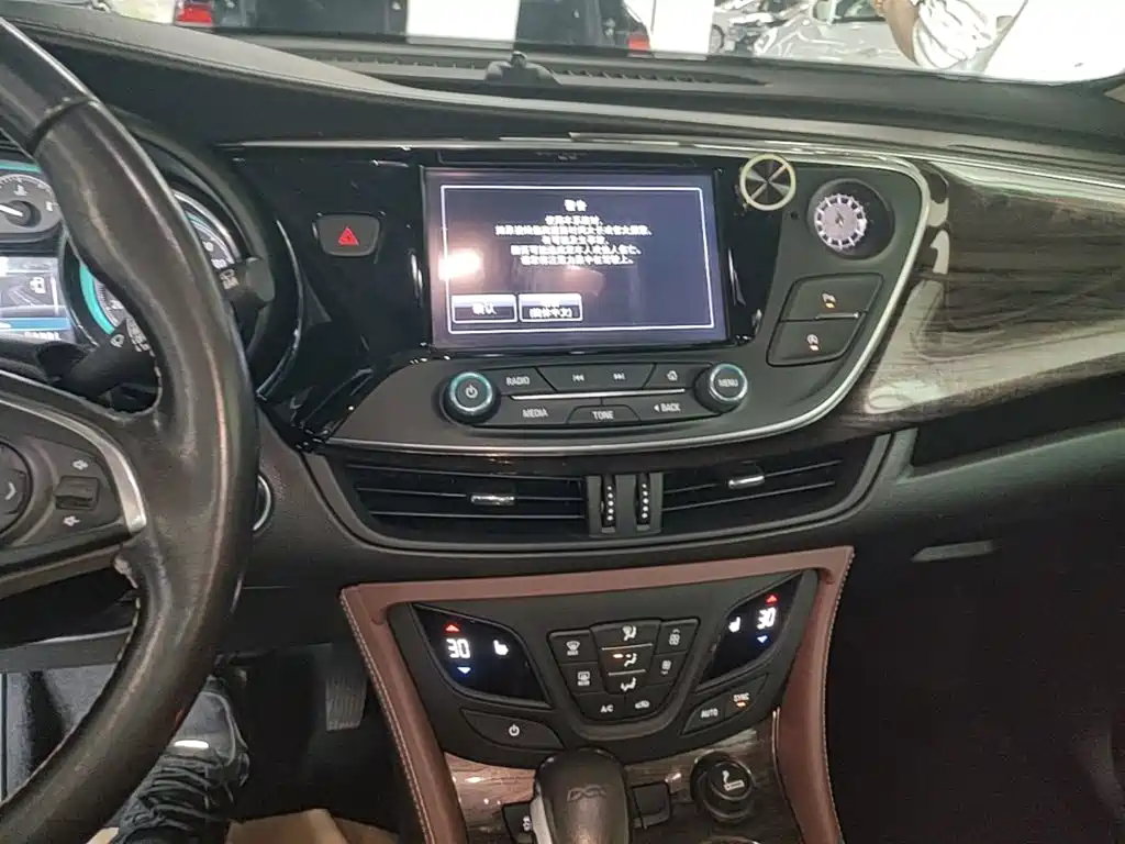 Buick Envision Plus 2017 — фото 9