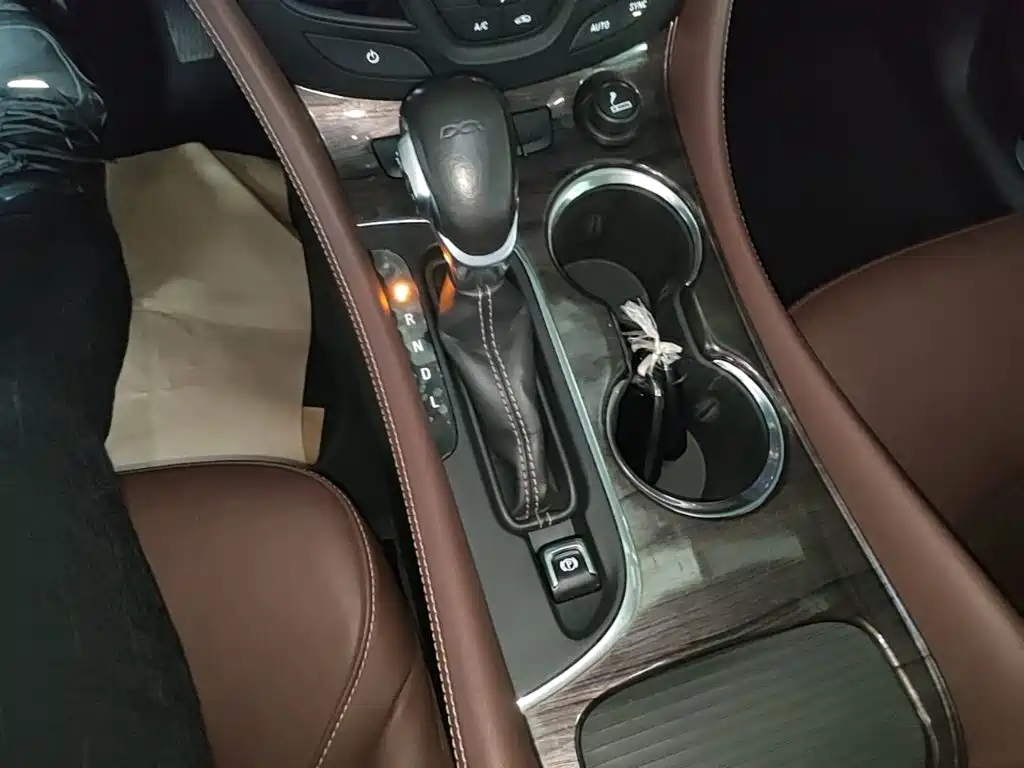 Buick Envision Plus 2017 — фото 10