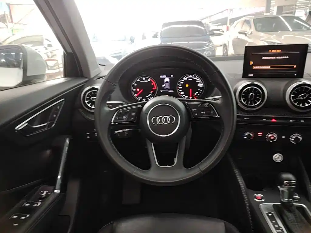Audi Q2L 2022 — фото 11