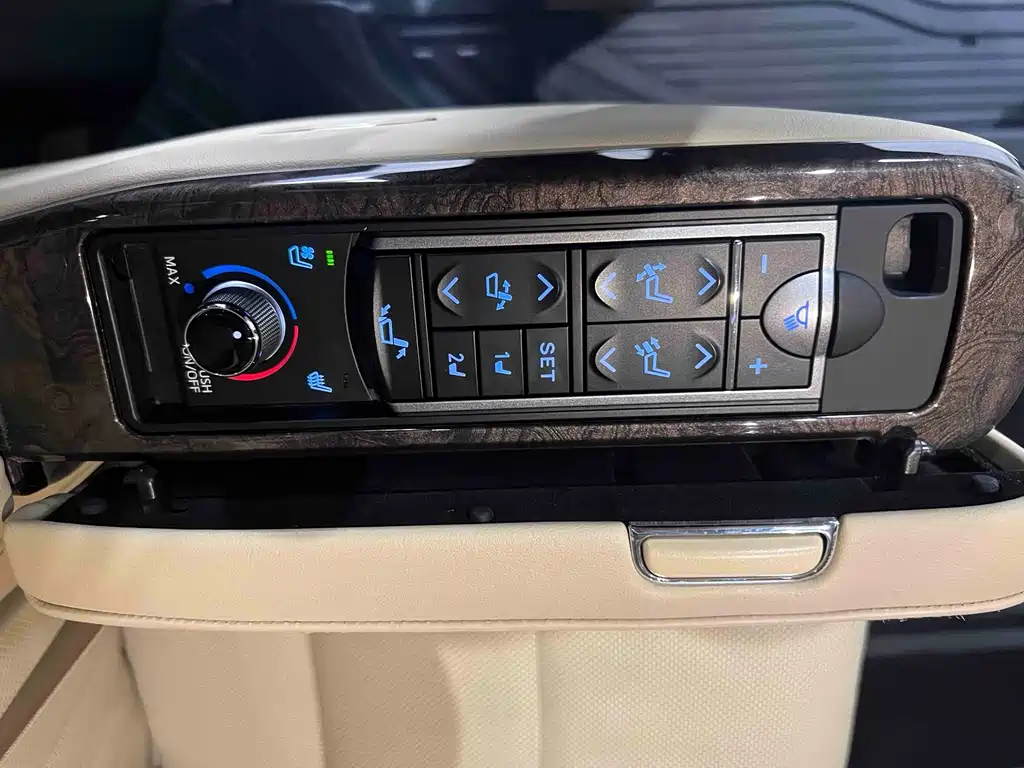 Toyota Alphard 2018 — фото 30