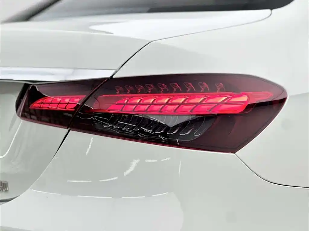 Mercedes-Benz E-Class 2022 — фото 11