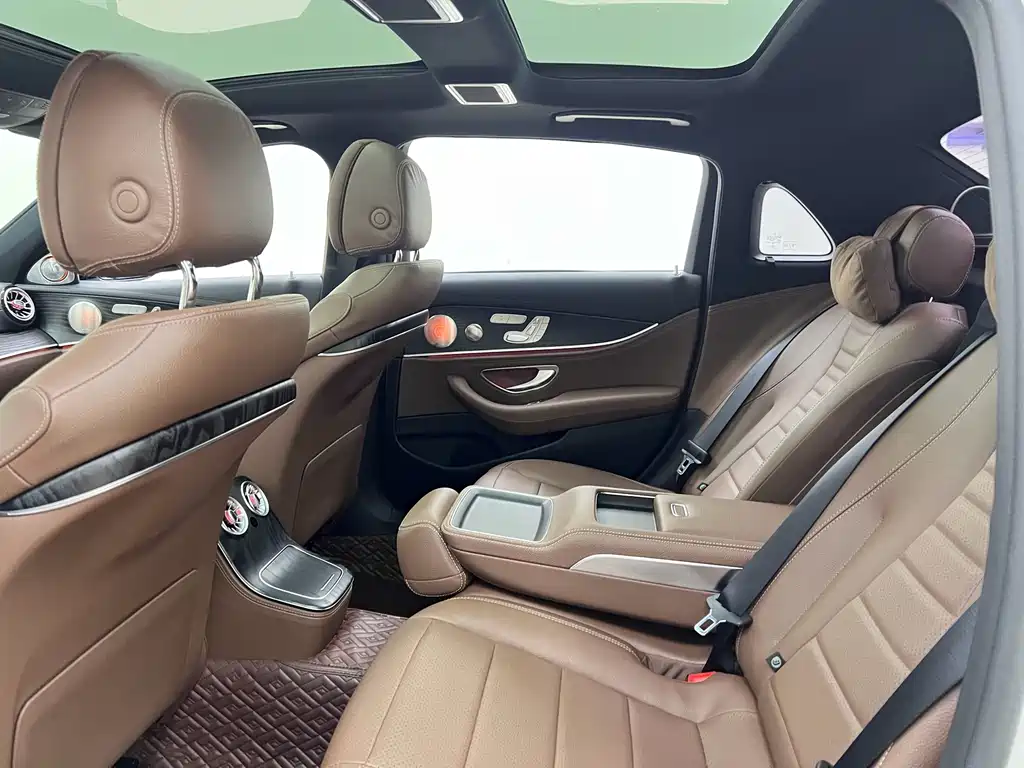 Mercedes-Benz E-Class 2022 — фото 19
