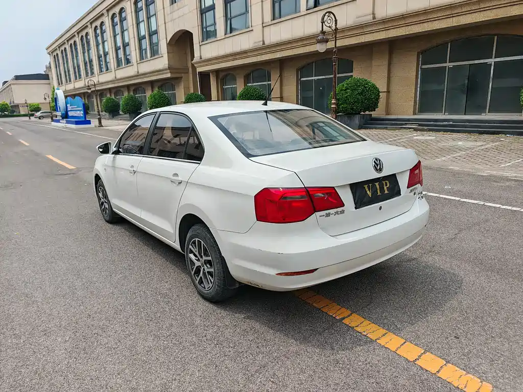 Volkswagen Jetta 2015 — фото 17