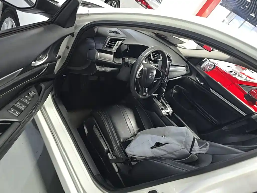 Honda Civic 2018 — фото 16
