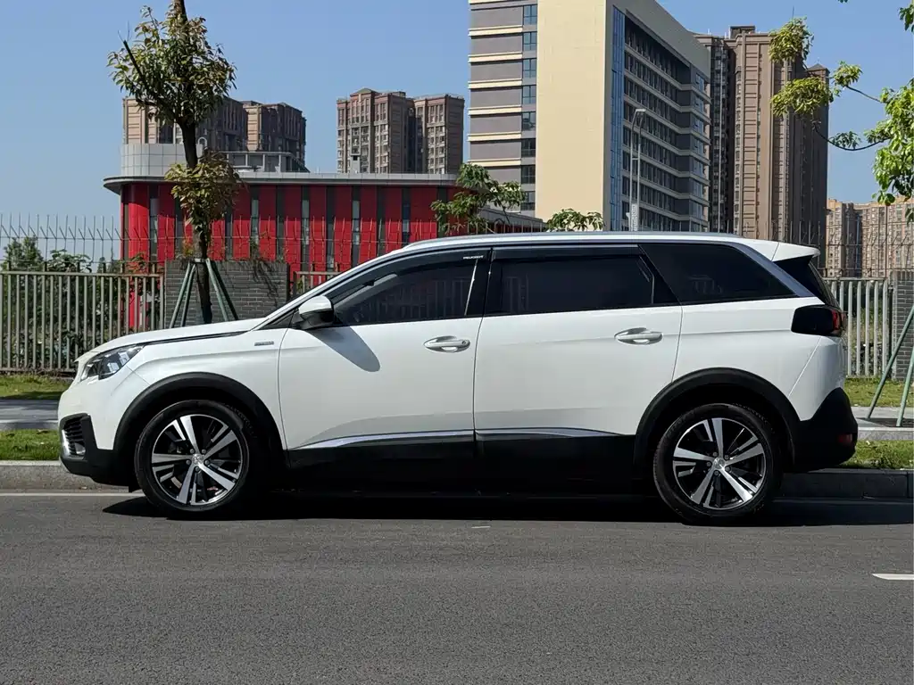 Peugeot 5008 2017 — фото 14