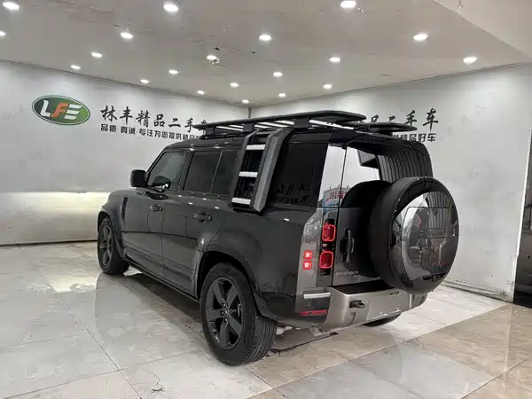 Land Rover Defender 2023