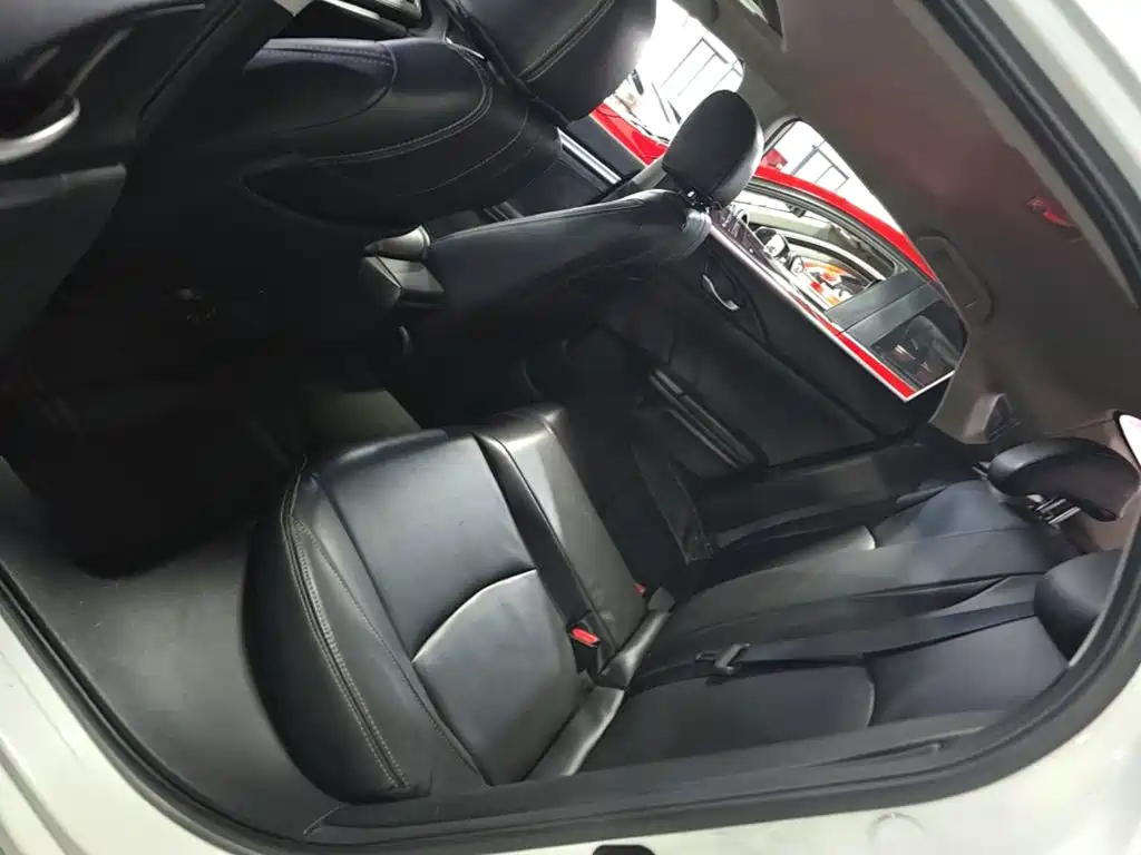 Honda Civic 2018 — фото 17