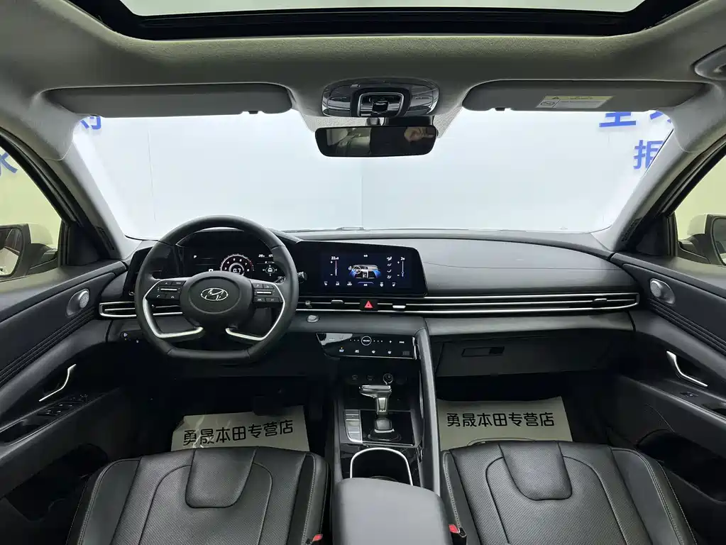 Hyundai Elantra 2022 — фото 17
