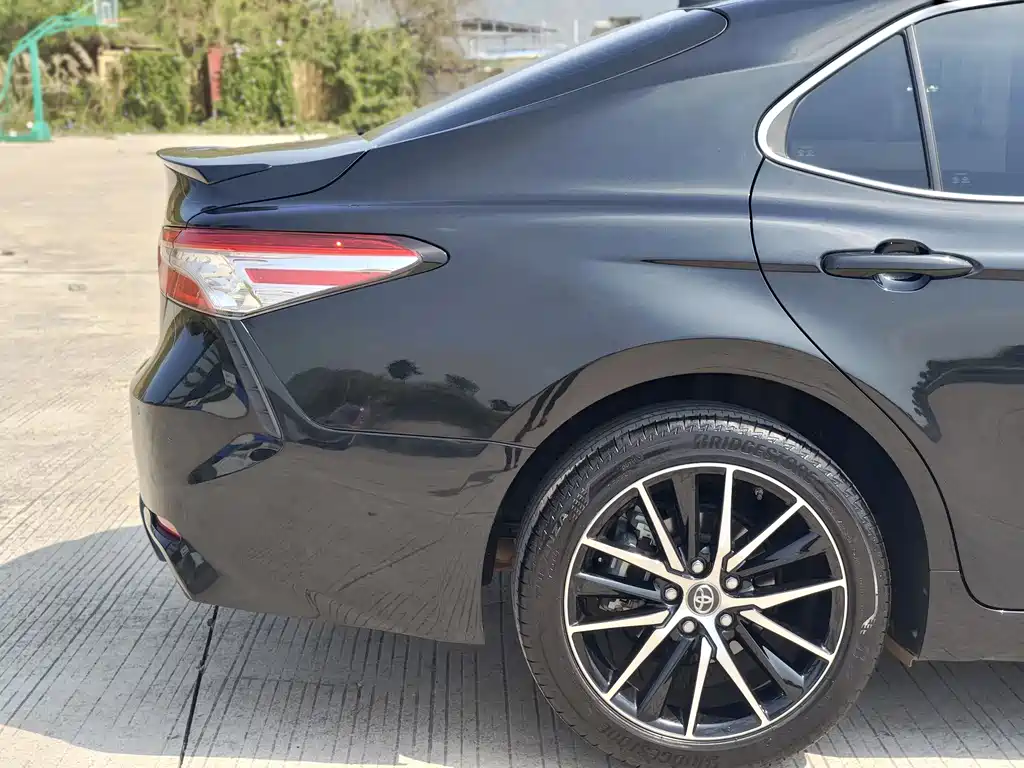 Toyota Camry 2022 — фото 11